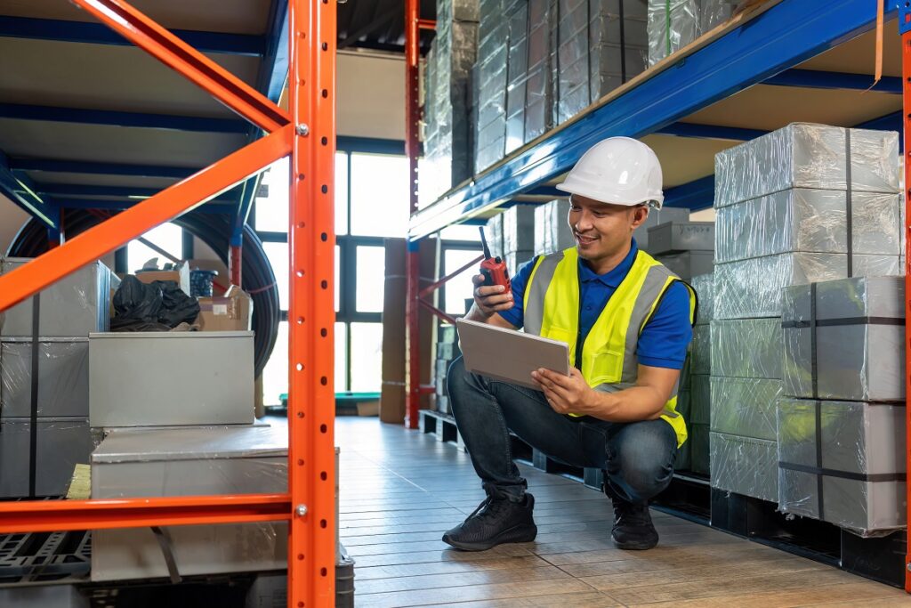 Za kulisami terminala przeładunkowego: jak działa logistyka w magazynach dystrybucyjnych